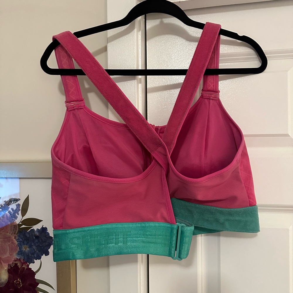 SHEFIT Ultimate Sports Bra